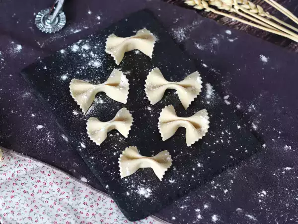 Resepti Kotitekoiset farfalle