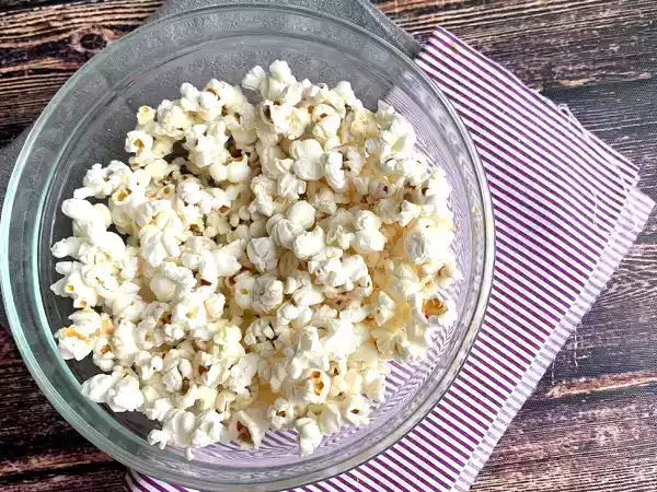 Resepti Öljytön mikroaaltouunipopcorn