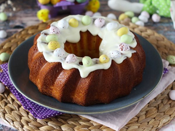 Resepti Pääsiäisen sitruuna-valkosuklaa bundt-kakku