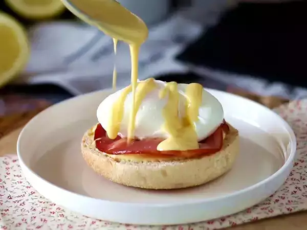 Resepti Hollandaise-kastike: täydellinen lisuke kaloille!