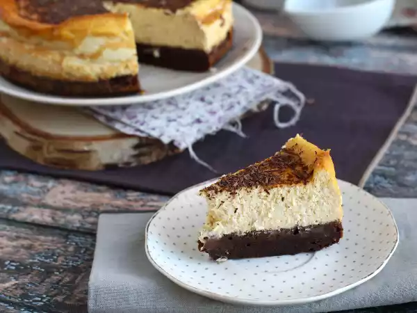 Resepti Juustokakku-brownie, yllättävä yhdistelmä, joka ilahduttaa makunystyröitäsi!