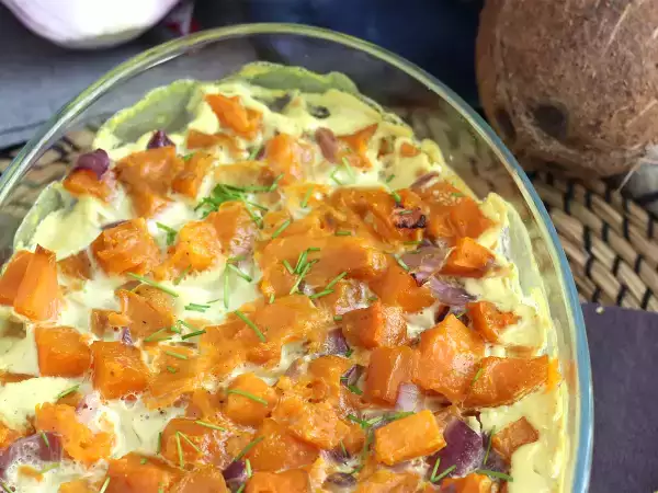 Resepti Kookosmaidolla ja currylla maustettu bataattigratiini
