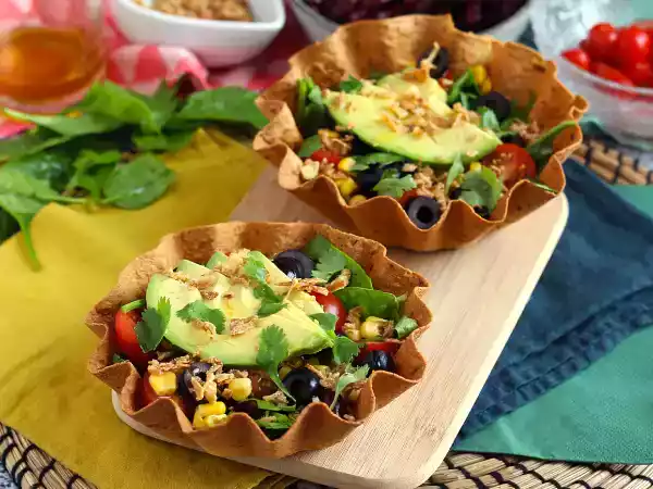 Resepti Kuinka tehdä tortillakulhoja? helppo salaatti ilman tiskaamista!