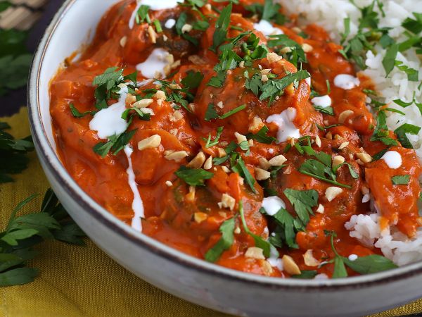 Resepti Vegaaninen malai kofta: kikherne-lihapullia tomaattikastikkeessa