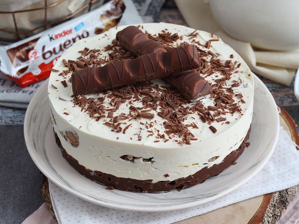 Resepti Upea kinder bueno -juustokakku ilman leivontaa