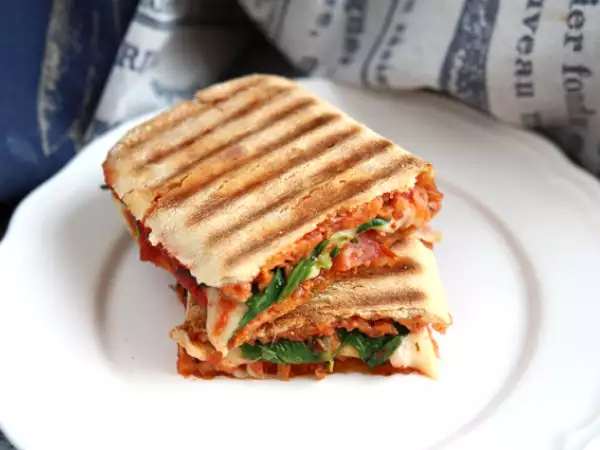 Resepti Chorizo ja emmental panini