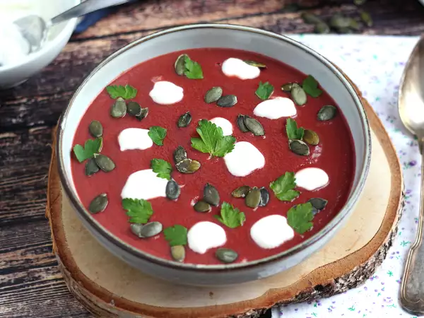 Resepti Helppo ja värikäs punajuurikeitto