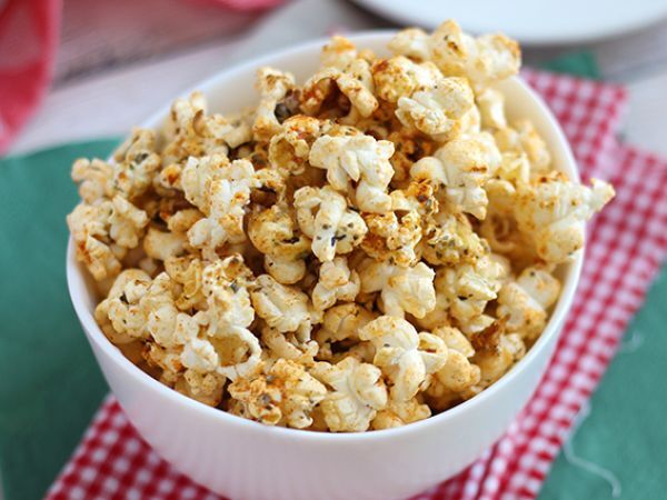 Resepti Pizzamaustettu popcorn