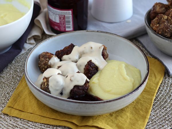 Resepti Ikean lihapullat valkoisella kastikkeella