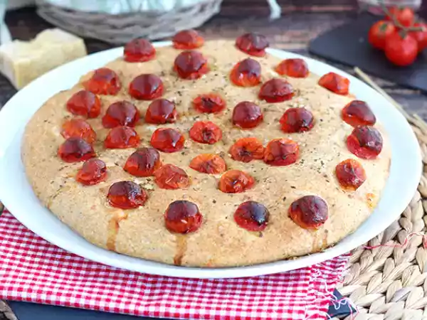 Resepti Focaccia kirsikkatomaattien kanssa