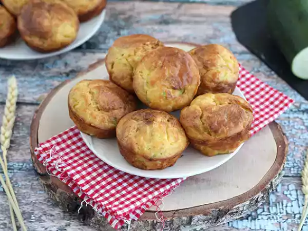 Resepti Kesäkurpitsa- ja vuohenjuustomuffinsit