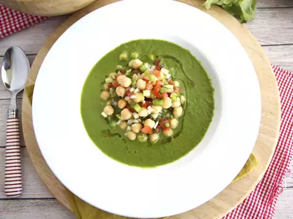 Resepti Salaattikeitto ja kikhernesalaatti