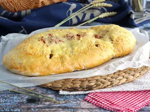 Resepti Fougasse pekonilla ja sipulilla