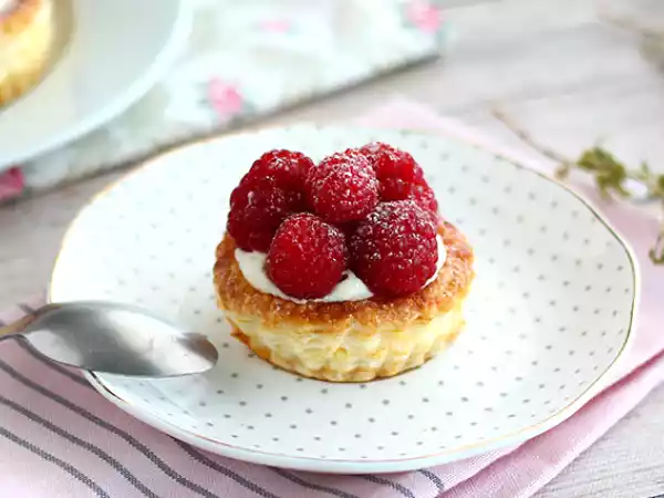 Resepti Vadelmat ja mascarpone vol au vent -jälkiruoka