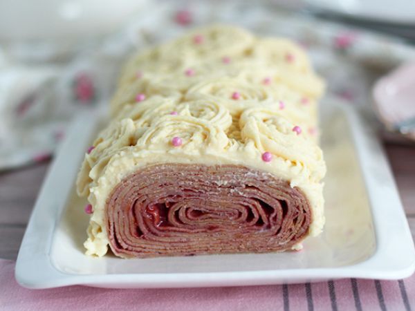 Resepti Valkosuklaa vadelma pannukakkutukki