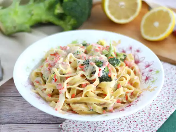 Resepti Yhden padan pasta - tagliatelle lohen ja parsakaalin kanssa