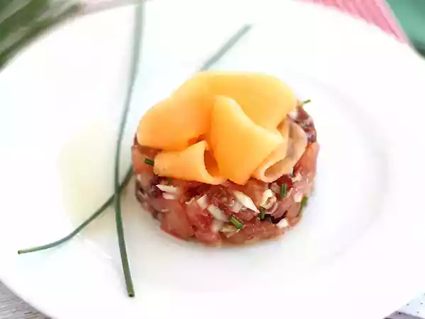Resepti Kinkku-, meloni- ja tomaattitartar