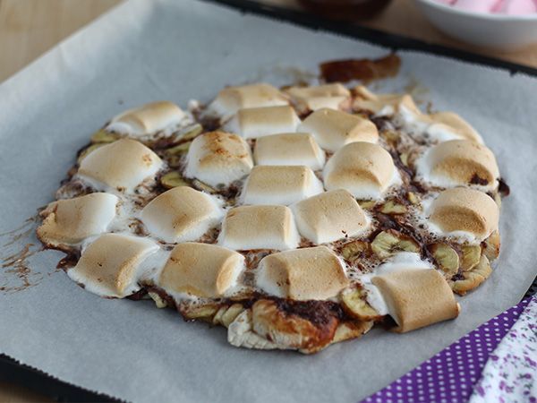 Resepti Makea banaani-suklaapizza