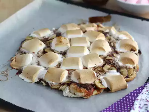 Resepti Makea banaani-suklaapizza