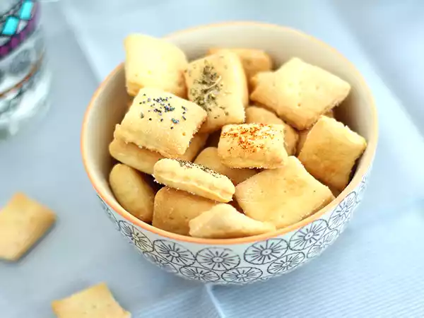 Resepti Kotitekoiset aperitiivikeksit