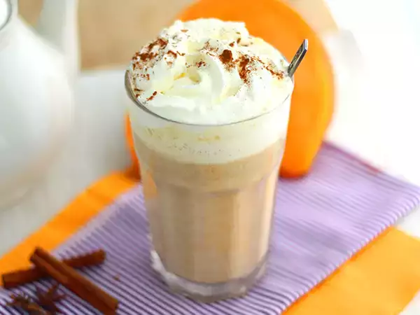 Resepti Kurpitsamausteinen latte, kahvilatte kurpitsalla