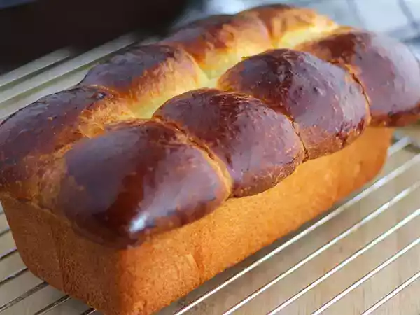 Resepti Kultainen ja kuohkea briossi