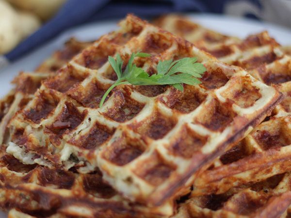 Resepti Pekoni-, comté- ja perunavohvelit