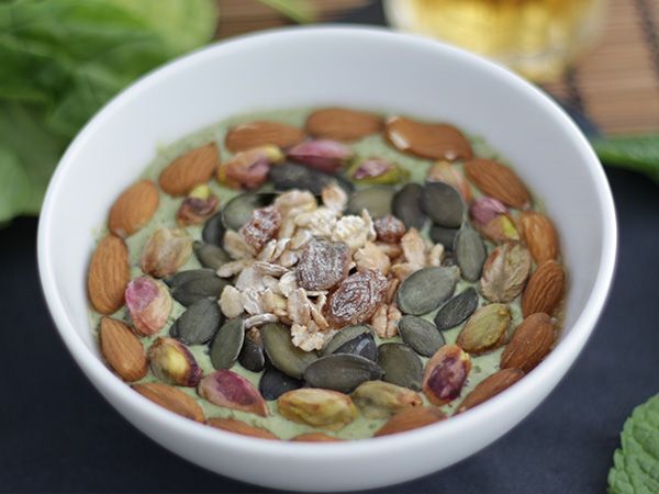 Resepti Smoothie kulho kiivi minttu pinaatti versot