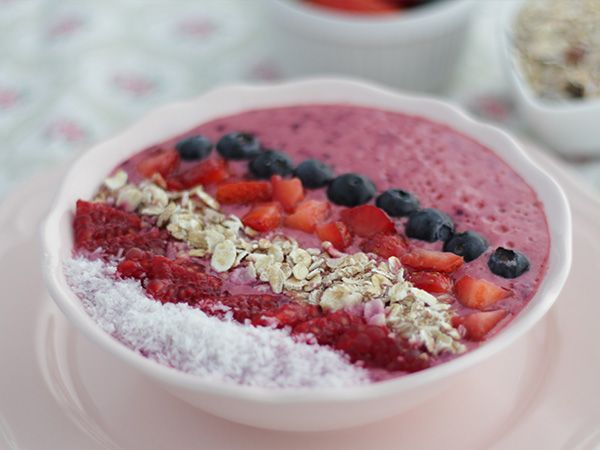 Resepti Punainen hedelmä smoothie bowl