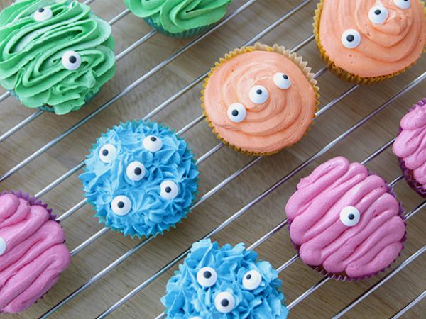 Resepti Halloweenin monsterikuppikakut