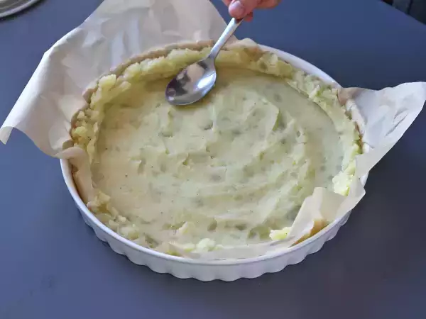 Resepti Perunoista tehty suolainen piirakkataikina: terveellinen, gluteeniton vaihtoehto!