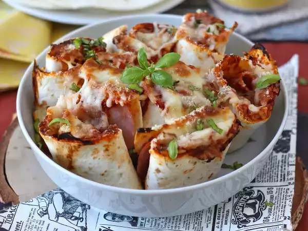 Resepti Mitä tehdä tortillojen kanssa? gourmet-ruoka jaettavaksi, jossa on pizzan makua!