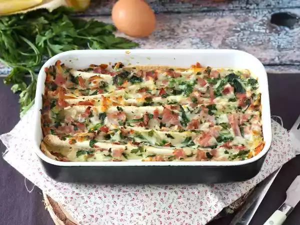 Resepti Mitä tehdä tortillojen kanssa? kinkku-, pinaatti- ja mozzarellagratiini ryppykakun tapaan