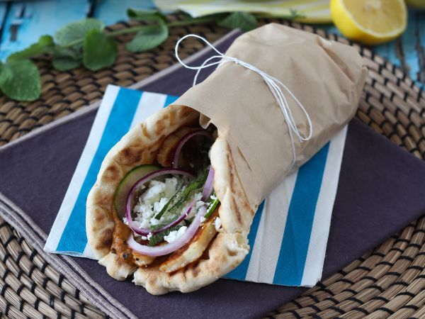 Resepti Gyros halloumilla, kasvisversio kreikkalaisesta voileivästä!