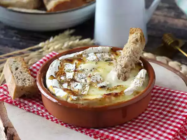 Resepti Paahda camembert-juustoa air fryerilla!