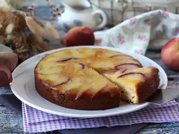Resepti Persikkakakku, kostea, sulava ja karamellisoitu
