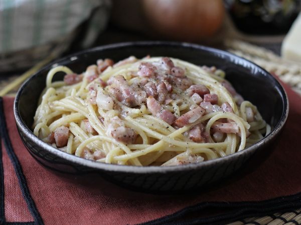 Resepti Pasta pekonilla: helppoa, halpaa ja kermaista