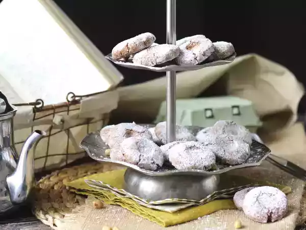 Resepti Ghriba-manteli- ja kookoskeksit, marokkolainen leivontaklassikko