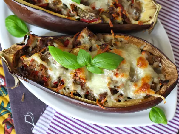 Resepti Täytetyt munakoisot mozzarellan kanssa gratinoituna