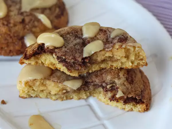 Resepti Kanelikeksit, suussa sulavia ja rapeita, hyvän kanelin makuisia.