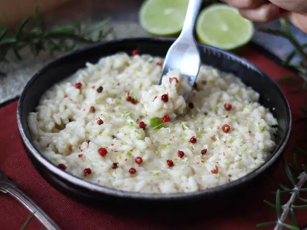 Resepti Lime ja vaaleanpunainen pippuririsotto: tyylikäs kasvisruokaresepti erityisiin illallisiin