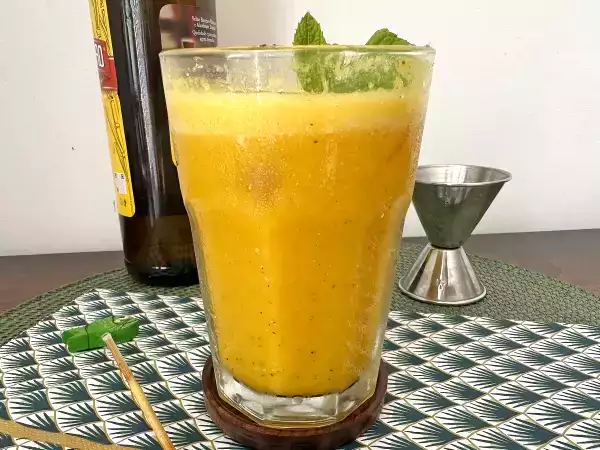 Resepti Caipirinha de maracujá batida: kermaisempi ja virkistävämpi versio brasilialaisesta klassikosta.