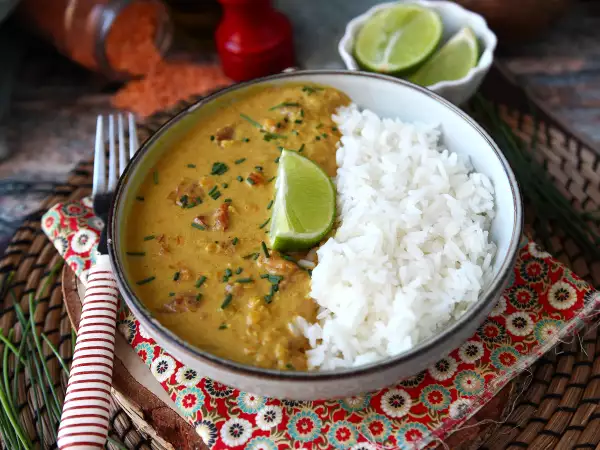 Resepti Punalenkkien curry kookosmaitolla: helppo ja kermainen resepti