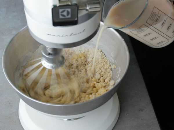 Kevyitä, gluteenittomia ja maidottomia pannukakkuja - Valmistelu askel 2