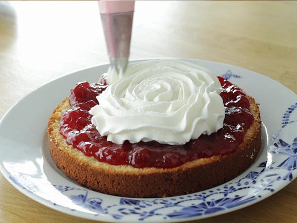 Victoria Sponge -kakku ultra kostea - Valmistelu askel 6