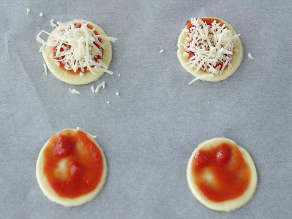 Minipizzat lehtitaikinasta - Valmistelu askel 2