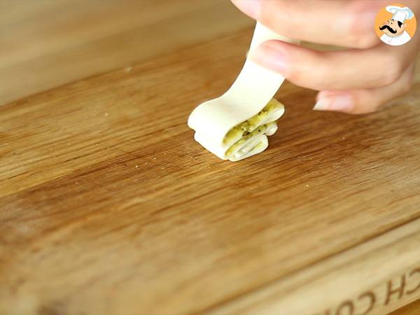 Pesto-leivonnaiset joulukuuset joulun aperitiivia varten - Valmistelu askel 3