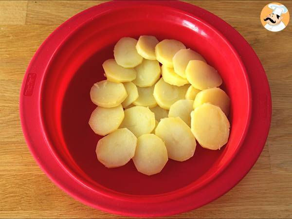 Perunoita ja Cantal-juustoa sisältävä Tarte Tatin - Valmistelu askel 2