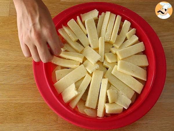Perunoita ja Cantal-juustoa sisältävä Tarte Tatin - Valmistelu askel 4