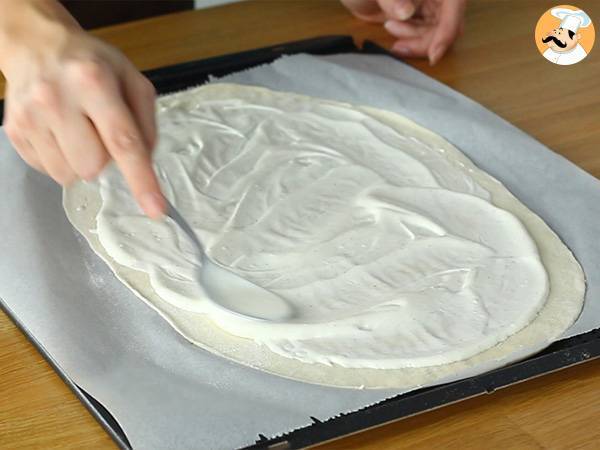 Flammekueche, alsacelaisittain flammattu torttu - Valmistelu askel 2